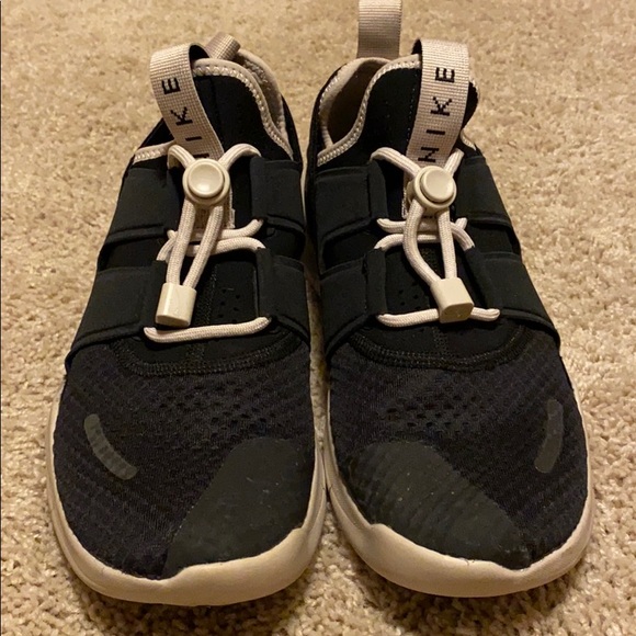 nike laceless sneakers